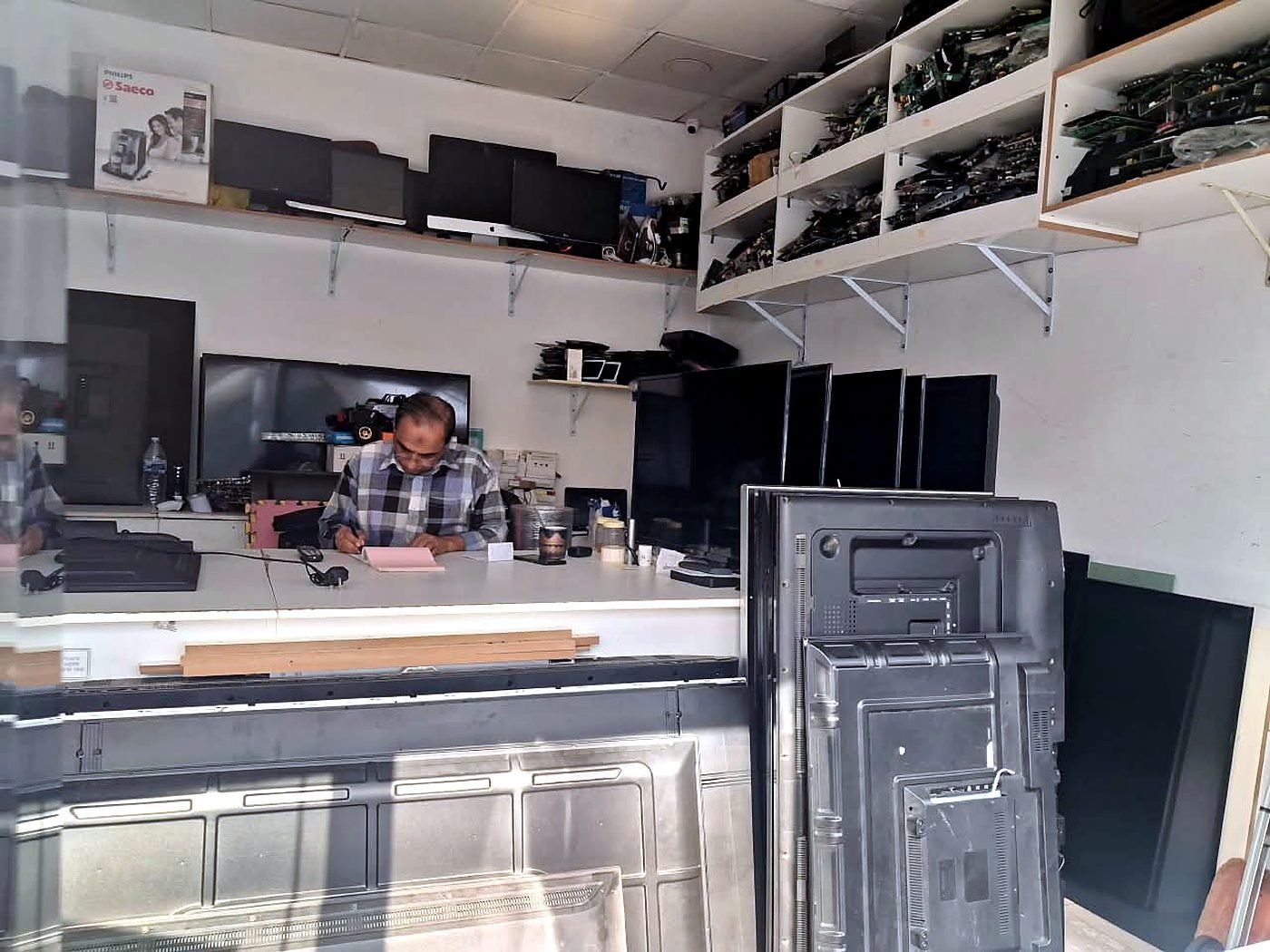 Service desk inside the workshop